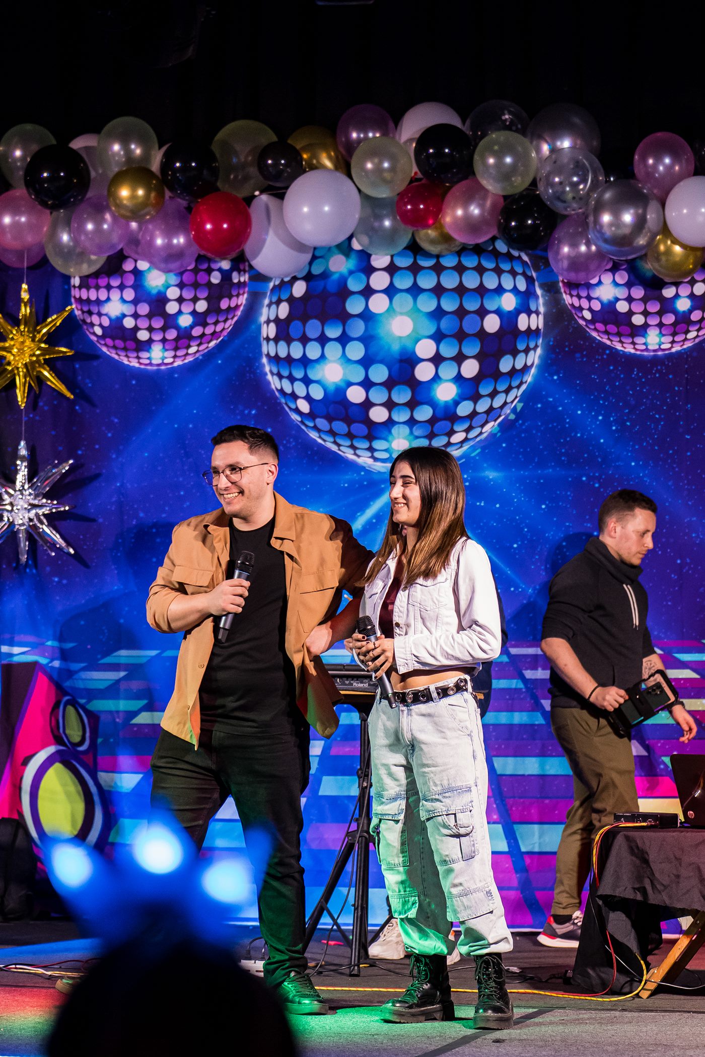 Lalo y Romi de Meraki Music en un show de cumbia en vivo